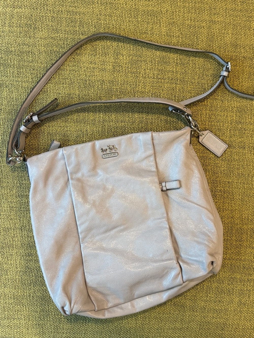 *Coach Leather Crossbody Shoulder Bag in Light Gray Isabelle